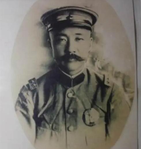 本是结拜兄弟,大哥却垂涎弟媳貌美设计陷害弟弟,与弟媳生下10娃