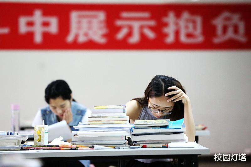 教室|专科生能否直接考研？毕业后先升本，读完本科再考研，哪种更好？