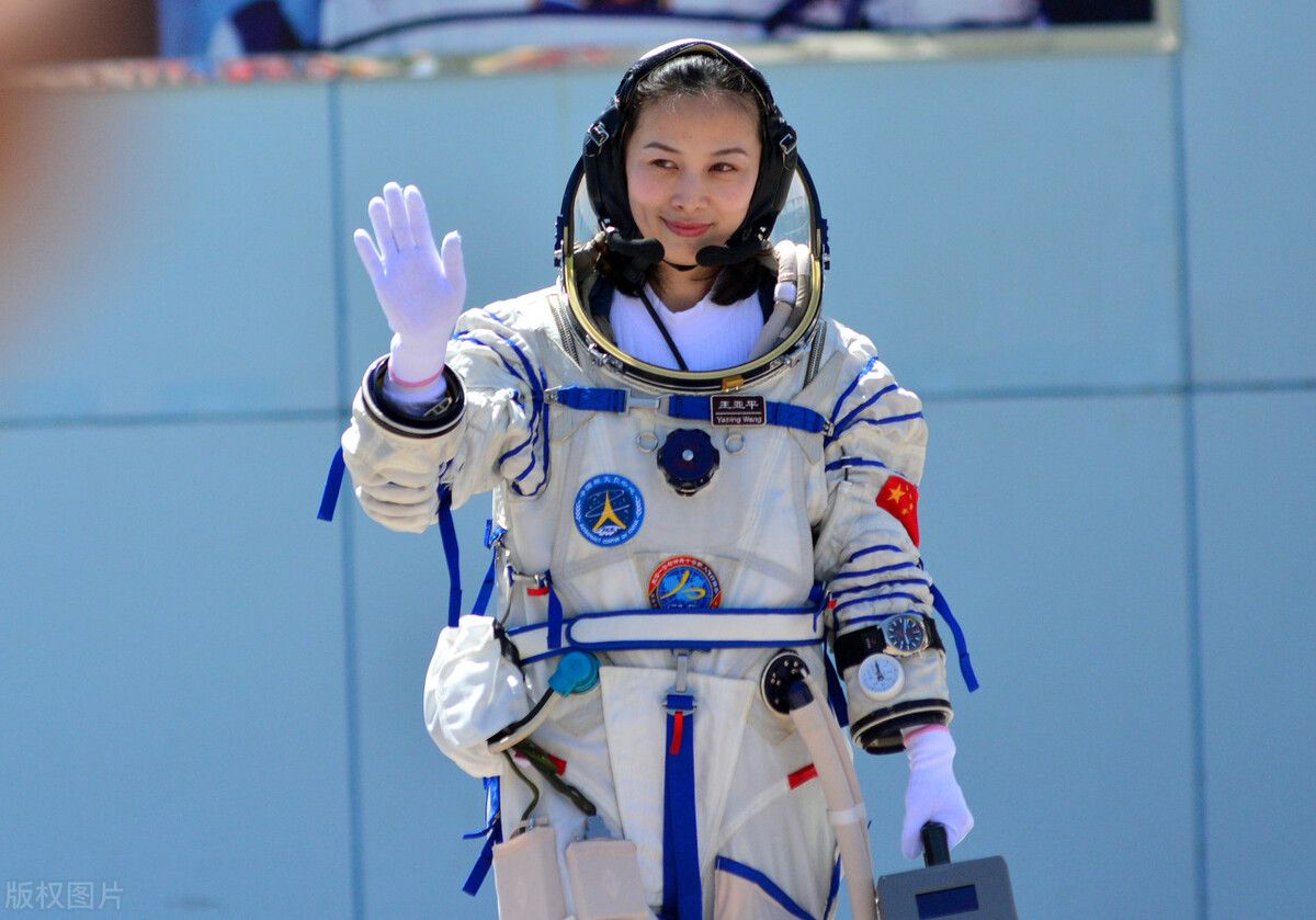 太空工作已超过100天!女宇航员王亚平:梦想就像宇宙的星辰