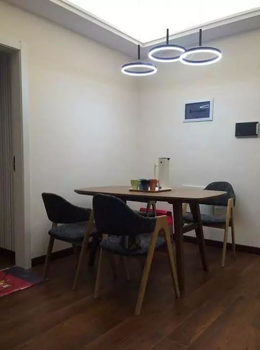 老公装修的88平新房,满屋都是条纹,进去一看我都快晕倒了!