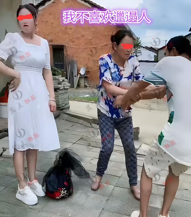 女子相亲时故意擤鼻涕,相亲小伙转身离去:我不喜欢邋里邋遢的人