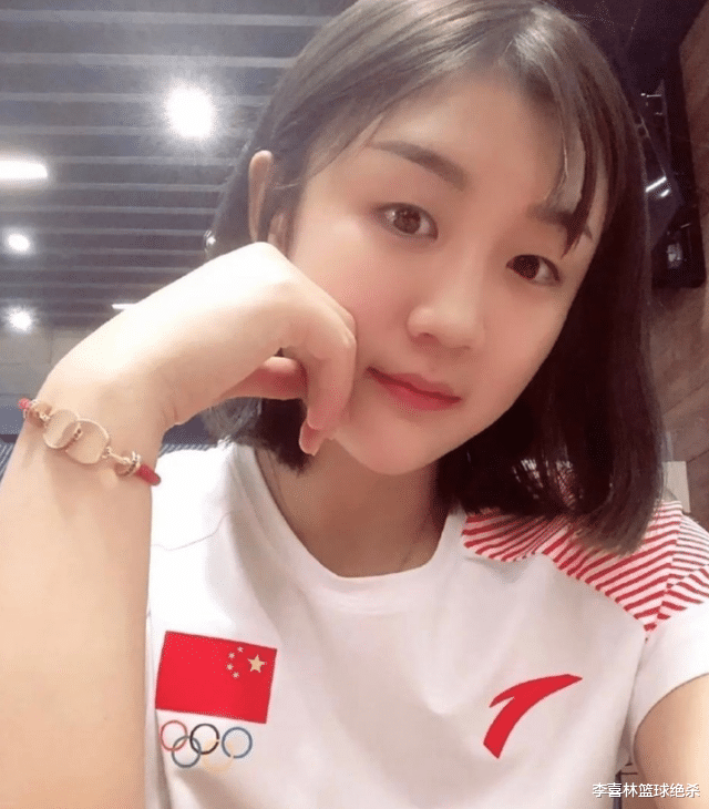 项链 太美了！陈梦新项链曝光！老爸打造好贴心，美甲抢镜梦姐害羞遮脸