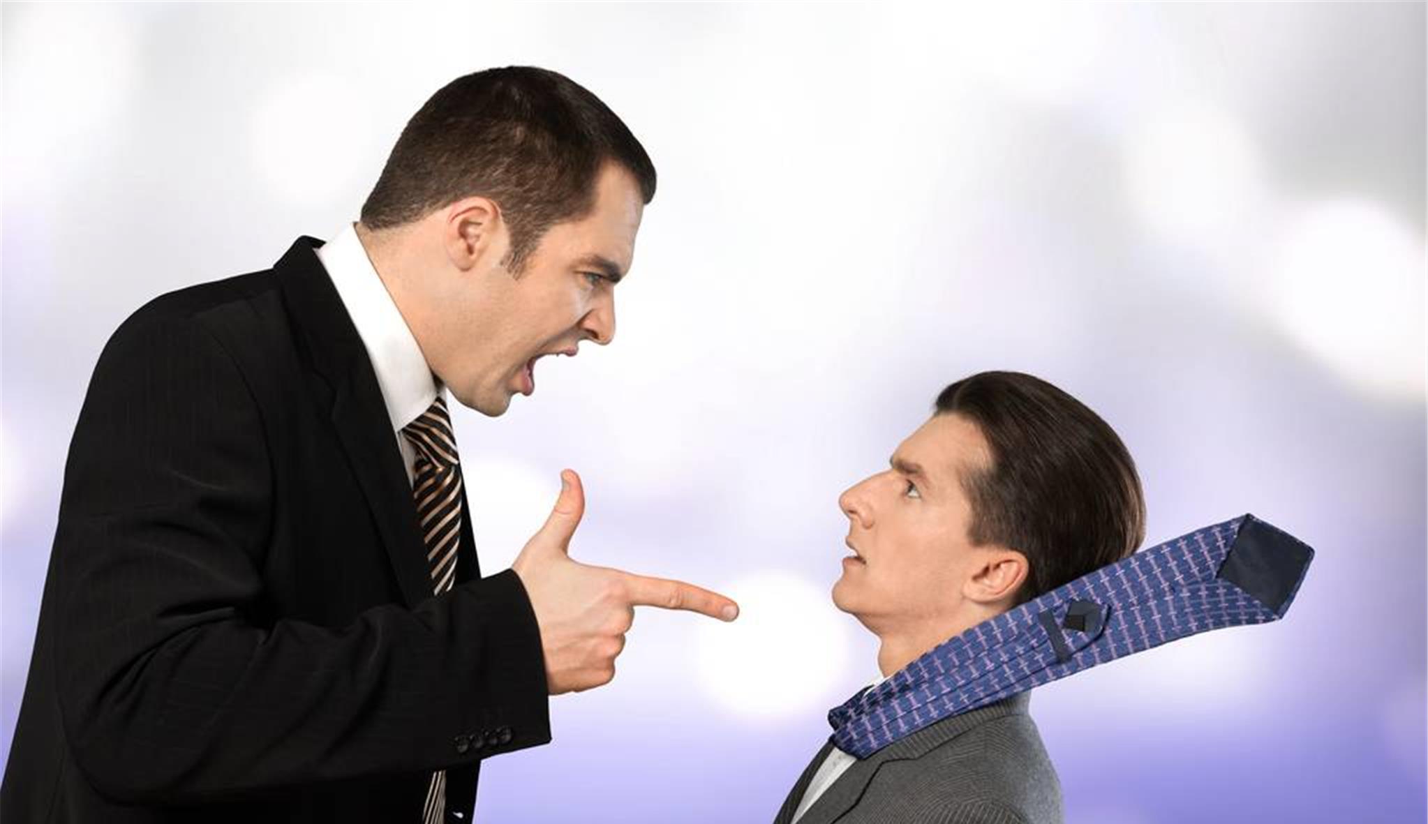 年终奖|我跟老板创业3年领1000奖金，别的同事领8千，辞职后被喊去办公室