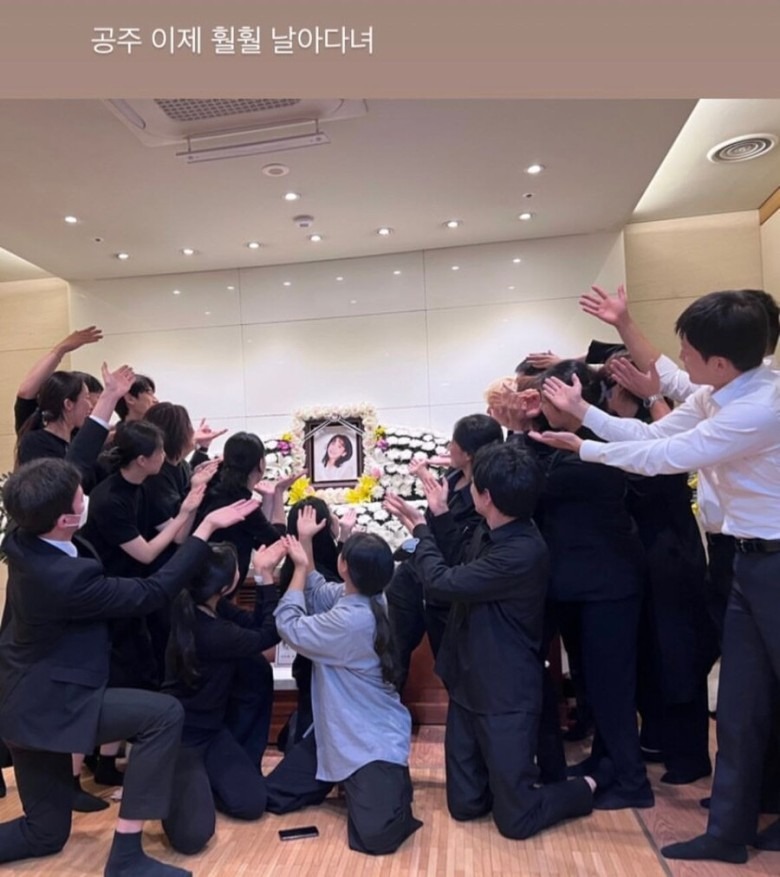 刘珠恩|27岁韩星刘珠恩自杀，葬礼上众人圆其遗愿，好友装不下去崩溃痛哭