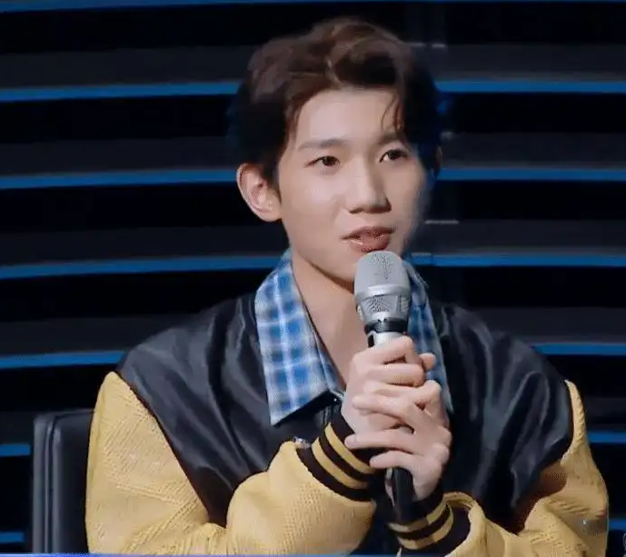 王源|如今当真是流量时代?一部代表作品都没有,却高高在上当评委!