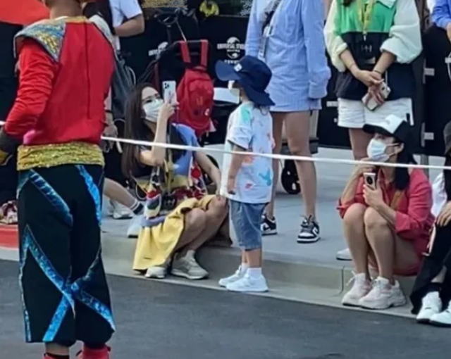 陈思诚|复合？陈思诚为佟丽娅庆生，丫丫和儿子穿睡衣比心疑陈思诚视角