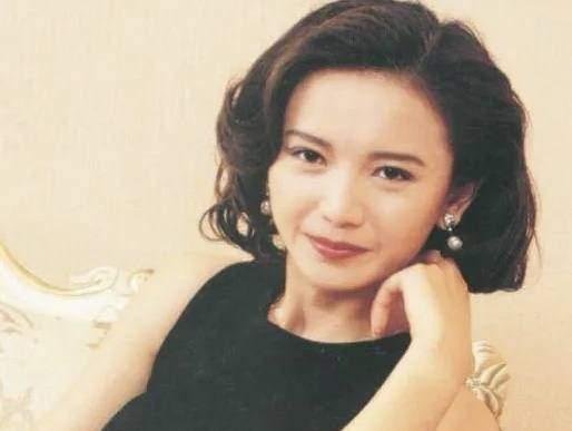 曾华倩|一代女神曾华倩，儿子身高近2米，当单亲妈妈多年至今单身