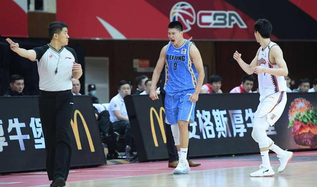 北京男篮|雅尼斯果然留一手，CBA39分战神驰援首钢，杜锋杨鸣最怕克星来了