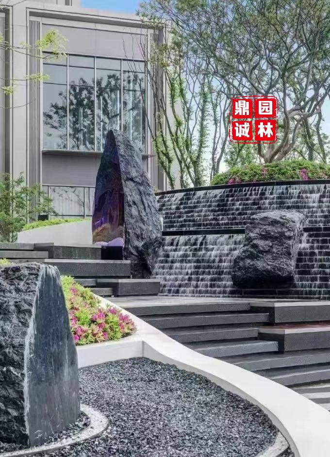 黑山石一分为二设计，创意的庭院黑山石