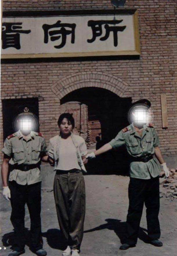 女死刑犯曾是校花,多次遭凌辱,22岁被枪决,二哥迄今不知去向!