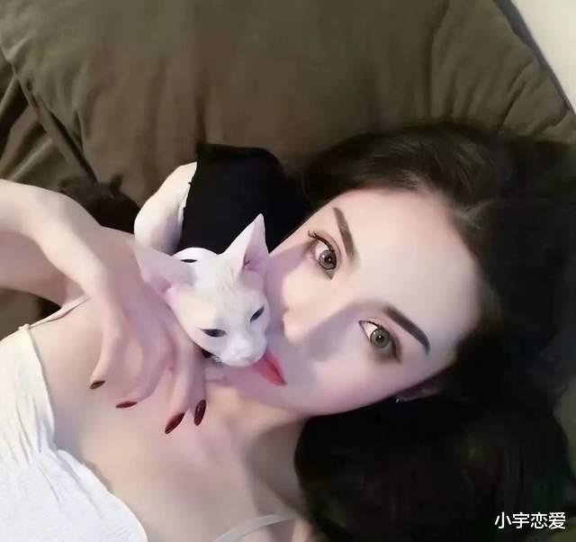 别有洞天|第一次和女生出去旅游,住酒店该开几间房?-小宇恋爱