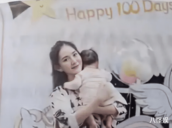 谢娜|谢娜幸福公开全家出游照,张杰一手抱一娃,跳跳俏俏背影清瘦高挑