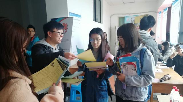 招聘|特斯拉普工招聘爆棚，薪资待遇令人心动，大学生的春天要来了！