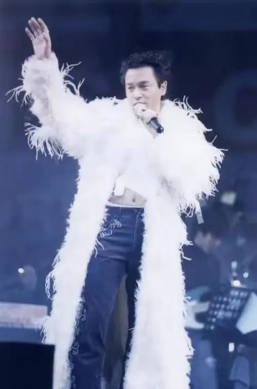 唐鹤德|张国荣挚爱63岁唐鹤德近况,虽已两鬓斑白,却仍帅气依旧