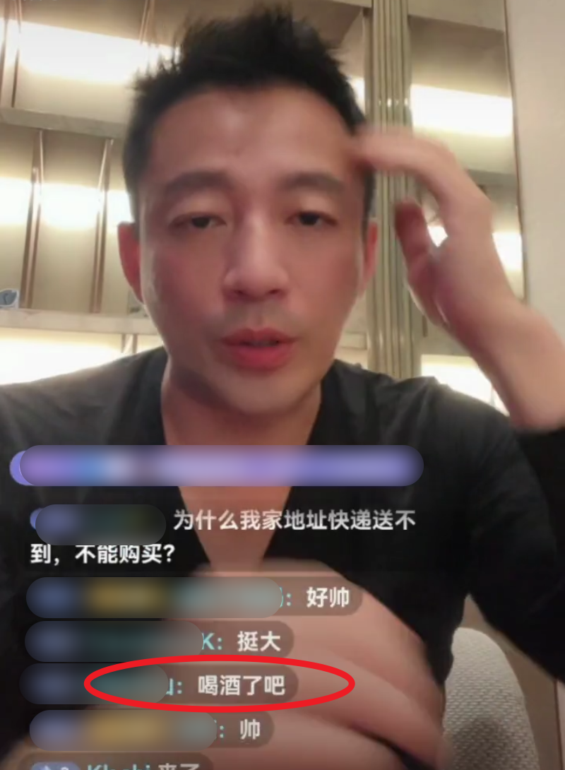 大S|对大S念念不忘？汪小菲深夜醉酒直播，床头仍摆放着与大S的合照