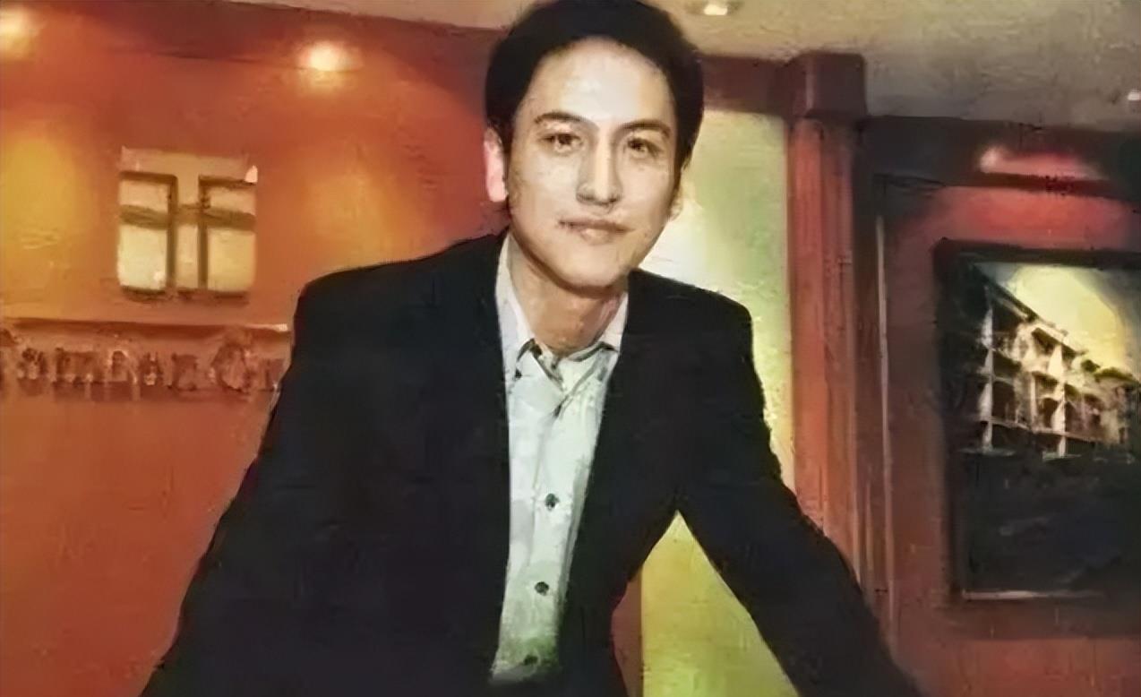 汤珈铖|“汤臣少主”汤珈铖:,18岁做霸总身家百亿,39未婚成父母心病