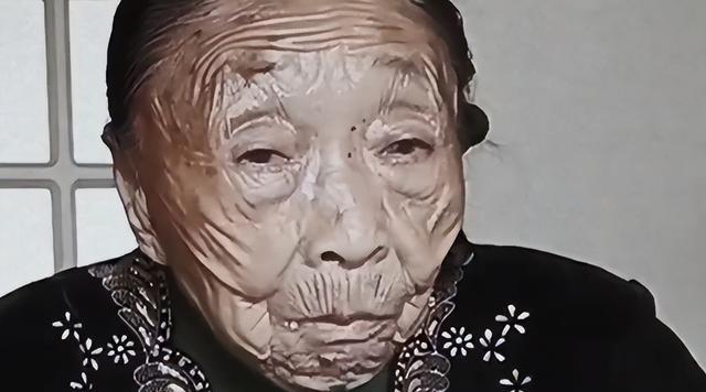 黑白配|85岁马玉琴身体变差，丈夫晒视频，黑白配色惹争议，网友：走了？