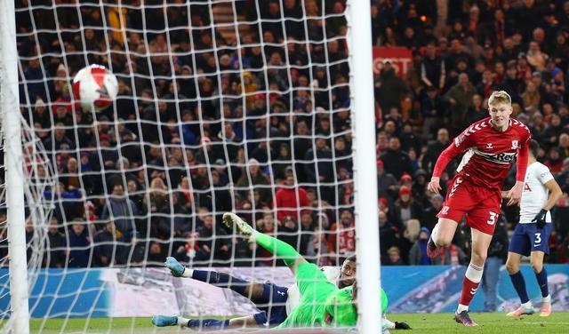 曼联|加时绝杀，1-0！淘汰曼联后，他们掀翻6亿巨舰，孙兴慜低头沮丧