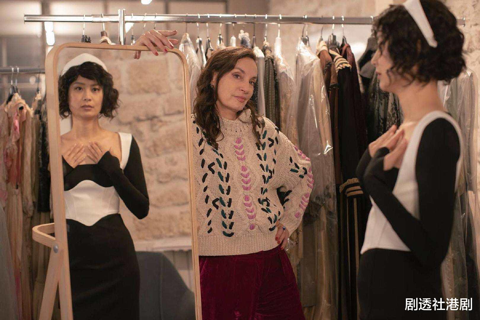 陈法拉|事业家庭两不误!40岁陈法拉罕见曝光女儿近照,新作女仆造型吸睛