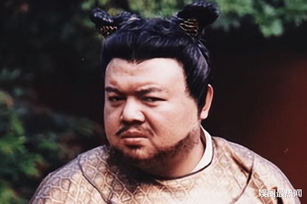 谢宁|老戏骨谢宁转行当环卫，保定马路清扫垃圾，网友：这钱赚的最干净