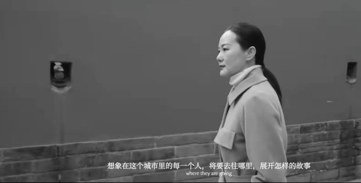 刘诗诗|两大气质女神罕见同框!刘诗诗变身名媛,咏梅穿大衣温柔到骨子里