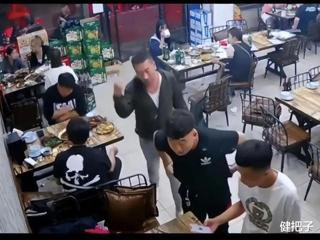 “唐山事件”中施暴者女儿被劝退学?家长:不是针对,而是害怕!