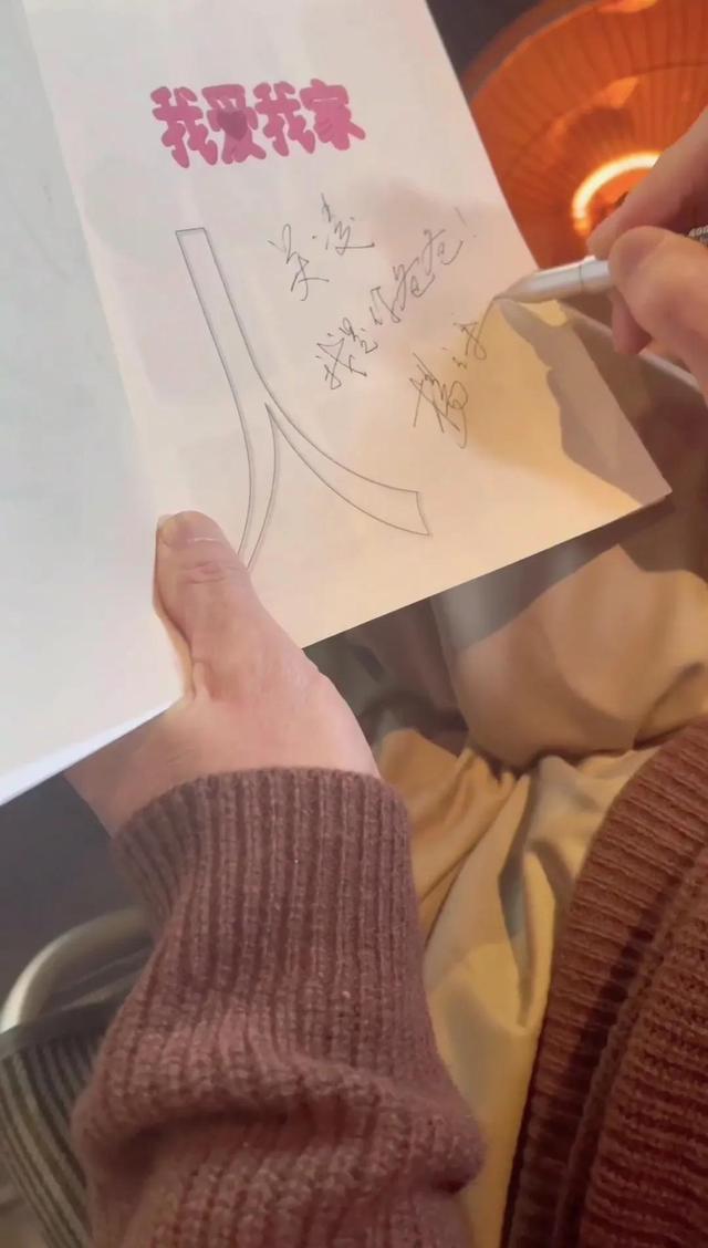 杨立新|65岁杨立新罕露面!与关凌同框忆《我爱我家》,笑容爽朗超慈祥