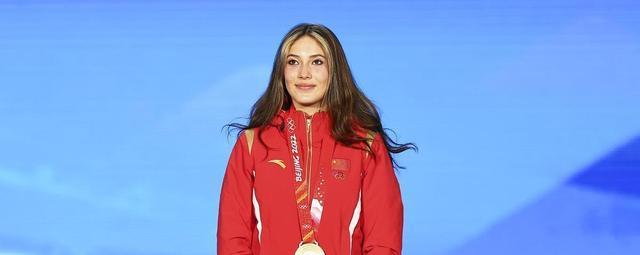 谷爱凌|19岁谷爱凌分享宿舍照，校长亲自迎接她，和欧洲富豪关系亲密？