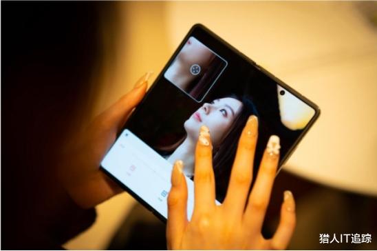 电影|解锁情人节拍照新玩法,荣耀Magic V前后协同拍出高质量逼格照