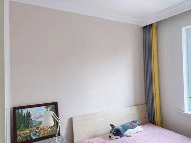 越来越流行装修北欧风格,不做电视墙,墙面刷网红漆,好看不花哨