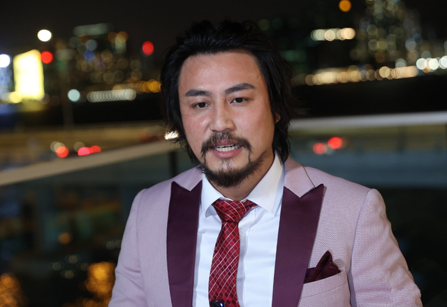 热舞|32岁王李丹妮停车场热舞!穿开叉裙大秀长腿