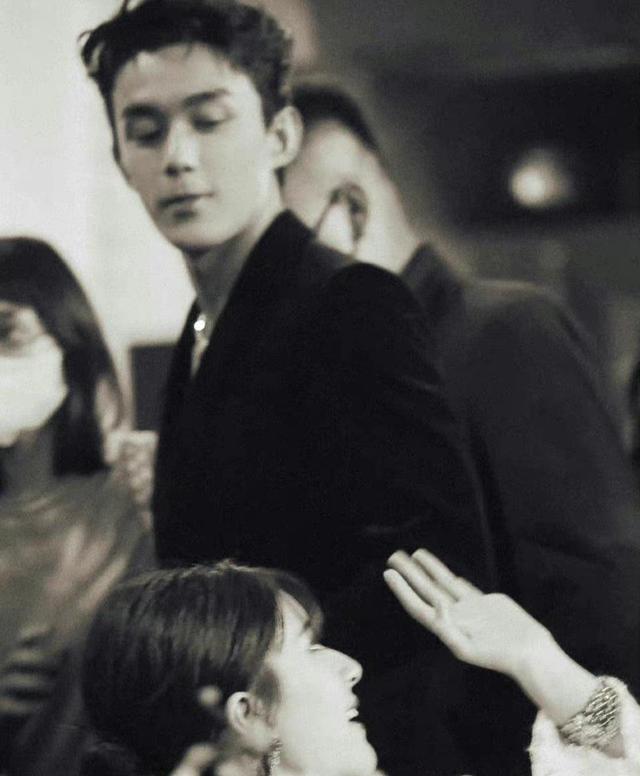 赵露思|赵露思CP业绩不错,一边与杨洋组杨枝甘露,一边与吴磊组吴露可逃