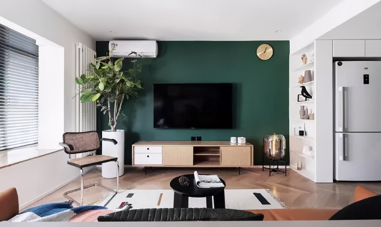 电视墙还在纠结要不要贴瓷砖?这样客厅美美哒!