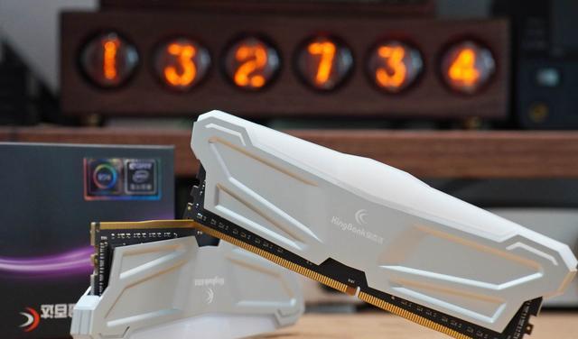 内存条|动感灯效，XMP2.0一键超频，金百达电竞灯条评测
