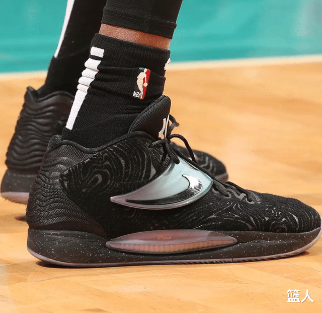蔡恩·威廉森|NBA球员上脚：詹姆斯单场50分战靴，锡安的Yeezy球鞋很帅！