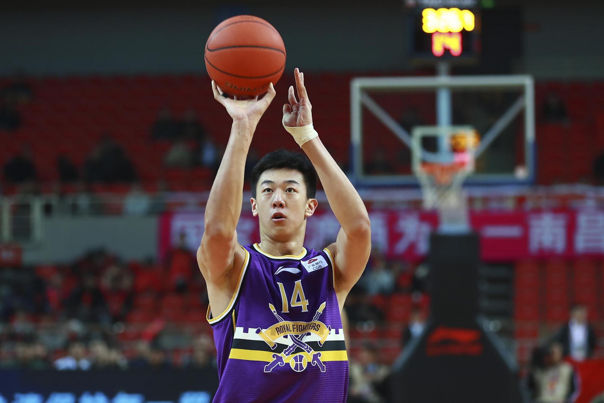 杜锋|2米08！2米13！场均7+5，投篮命中率仅49%，杜锋真看错人了？