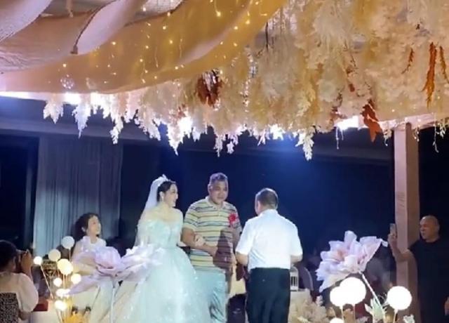 56岁男子迎娶90后新娘,岳父比新郎还年轻,一声“爸爸”成亮点