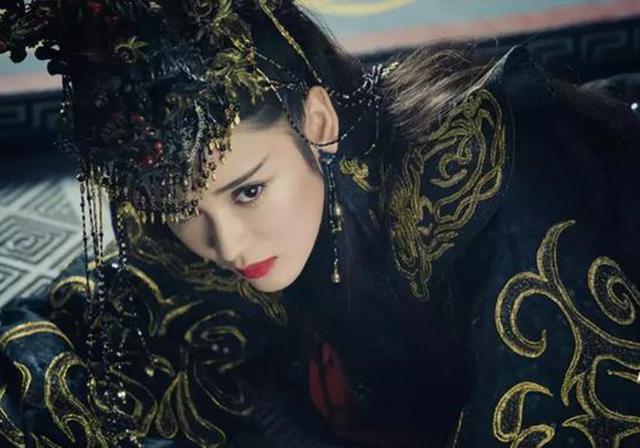 穗禾|长月烬明:白发美艳的女配,还是香蜜里的穗禾,宜古宜今的大美女