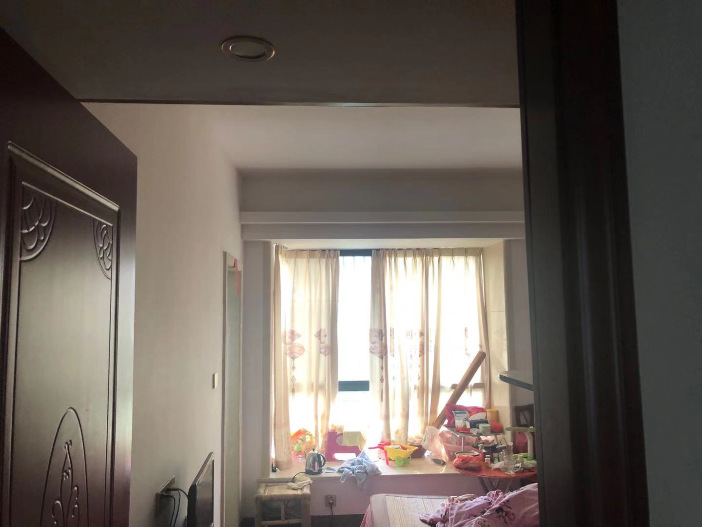 中式风的200平米大户型,装修费花了30万,朋友吐槽说不值得