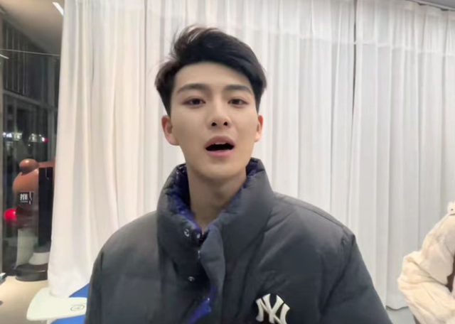 第一名|中传播音主持第一名：身高184cm撞脸鹿晗，犹如小说男主走进现实