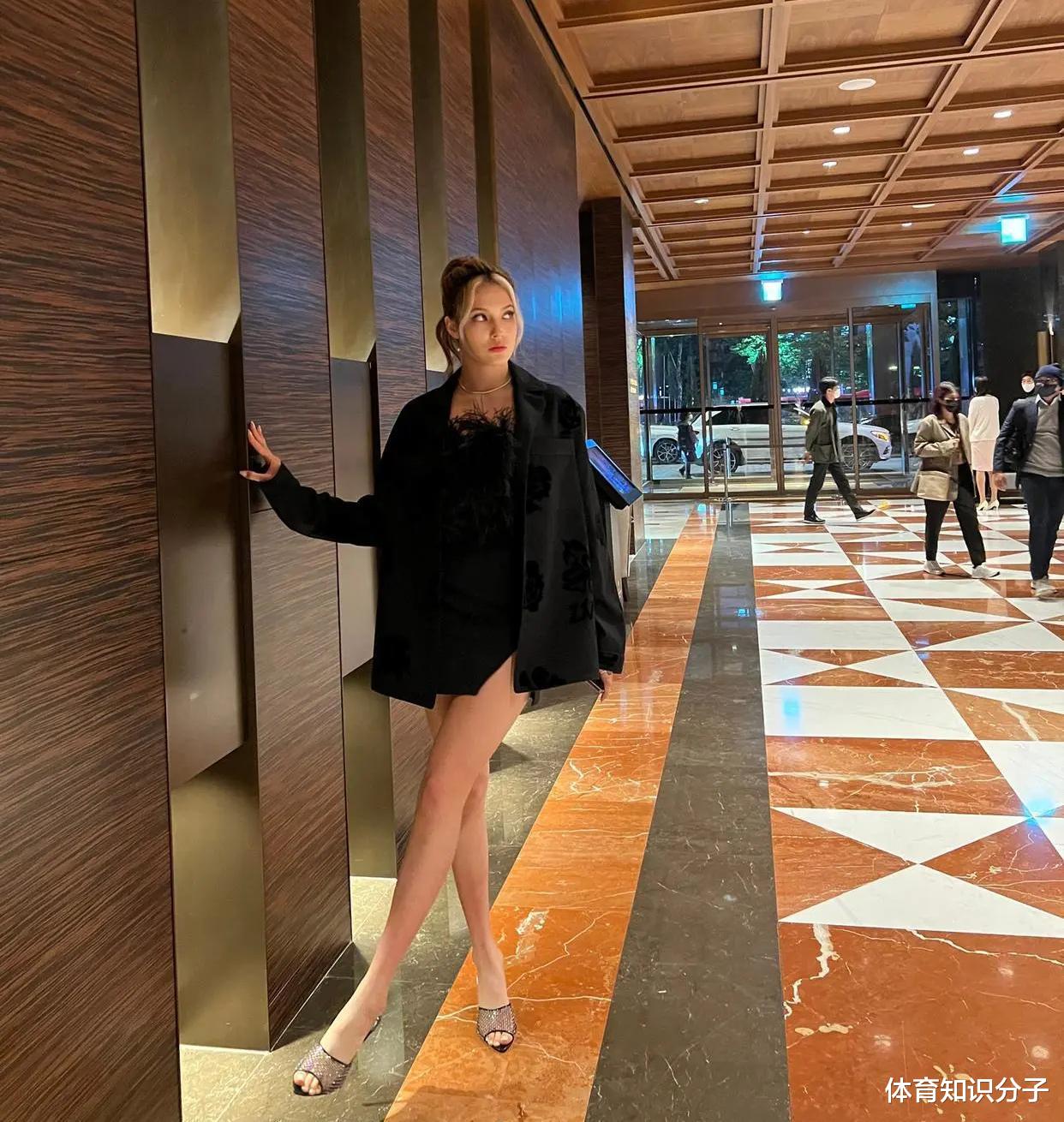 张起灵|跟郭晶晶公公合影！谷爱凌大高个变小鸟依人，网友：以后能嫁豪门