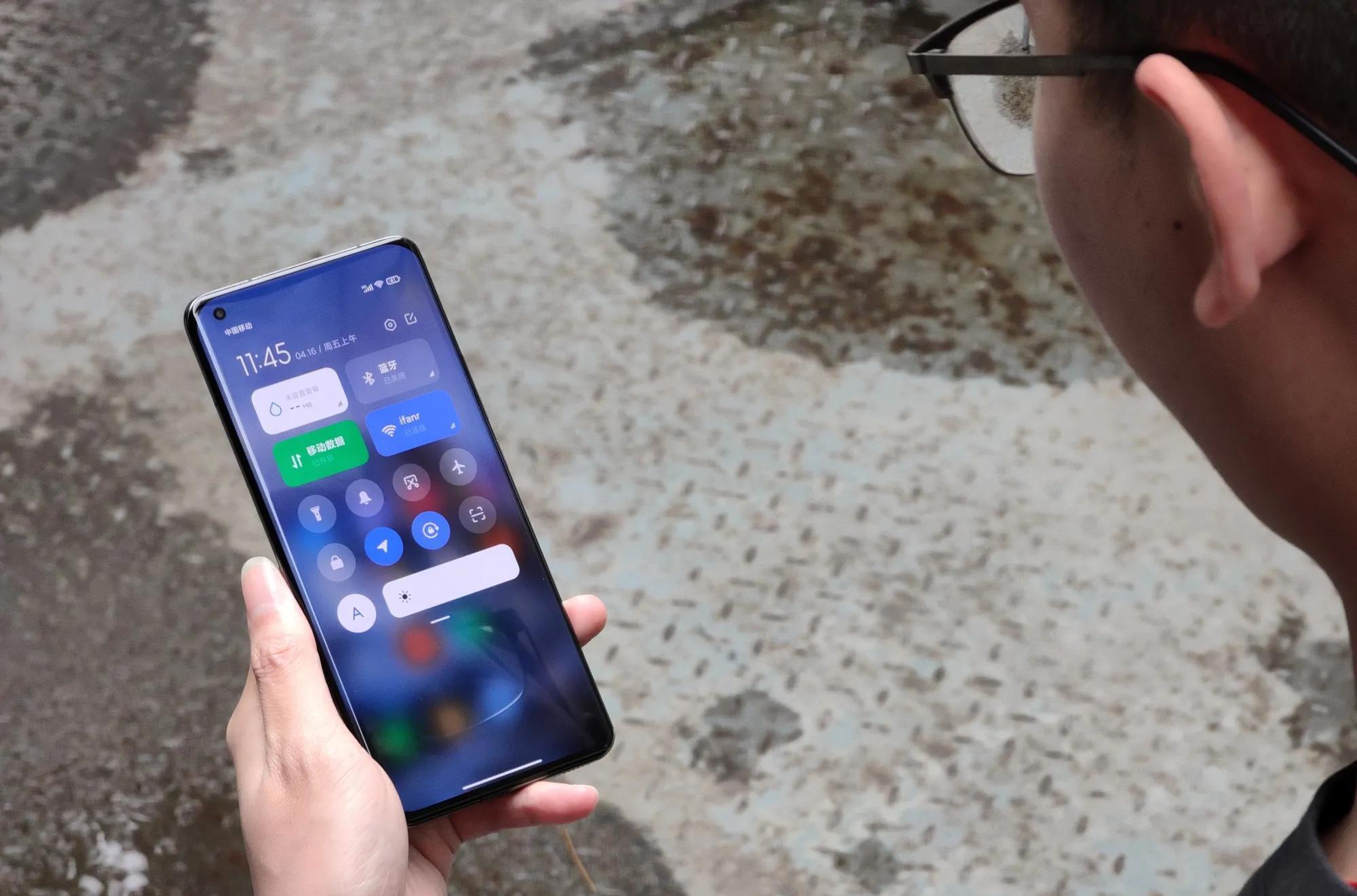 电子商务|买小米还是选真我？原来根据价位也分三六九等，买谁终于不纠结了