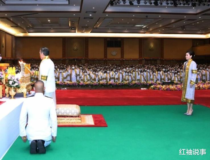 唐山|苏提达单人海报蹊跷，眼神委屈双目含泪，不见男主角70岁泰王