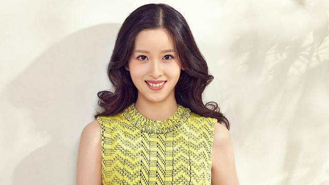 章泽天|章泽天挺二胎孕肚登杂志！肚大如箩疑临盆在即，高调晒婚戒表决心