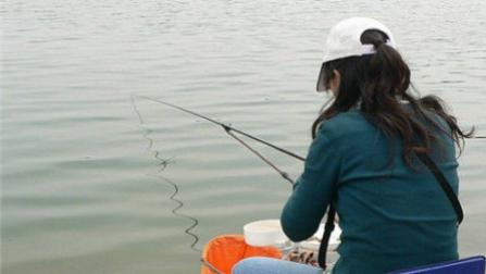 |渔乐杂谈：夏季宜钓刮风、下雨天，有哪些应对技巧？