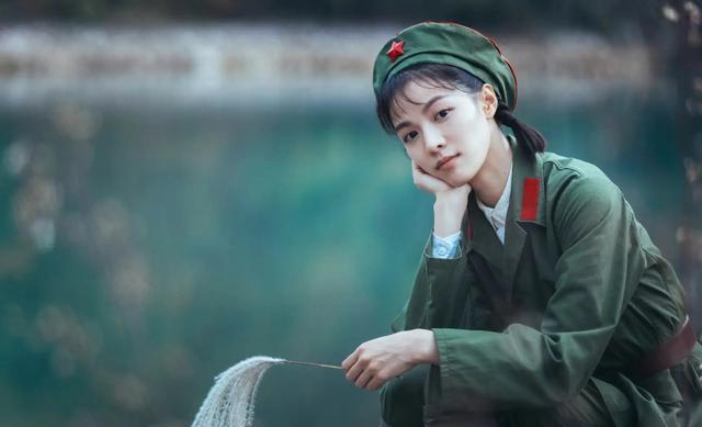 芳华|捧红苗苗、钟楚曦的《芳华》原著：看不懂是幸运，看懂了是心酸