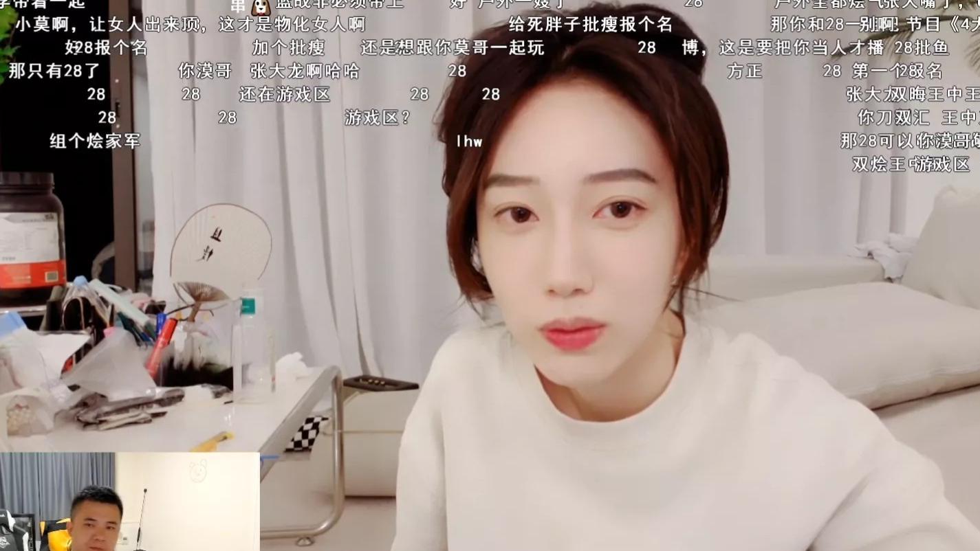 女主播|知名户外女主播小董开播回应近期节奏，吊皇现身被狂喷，直播间节奏四起！