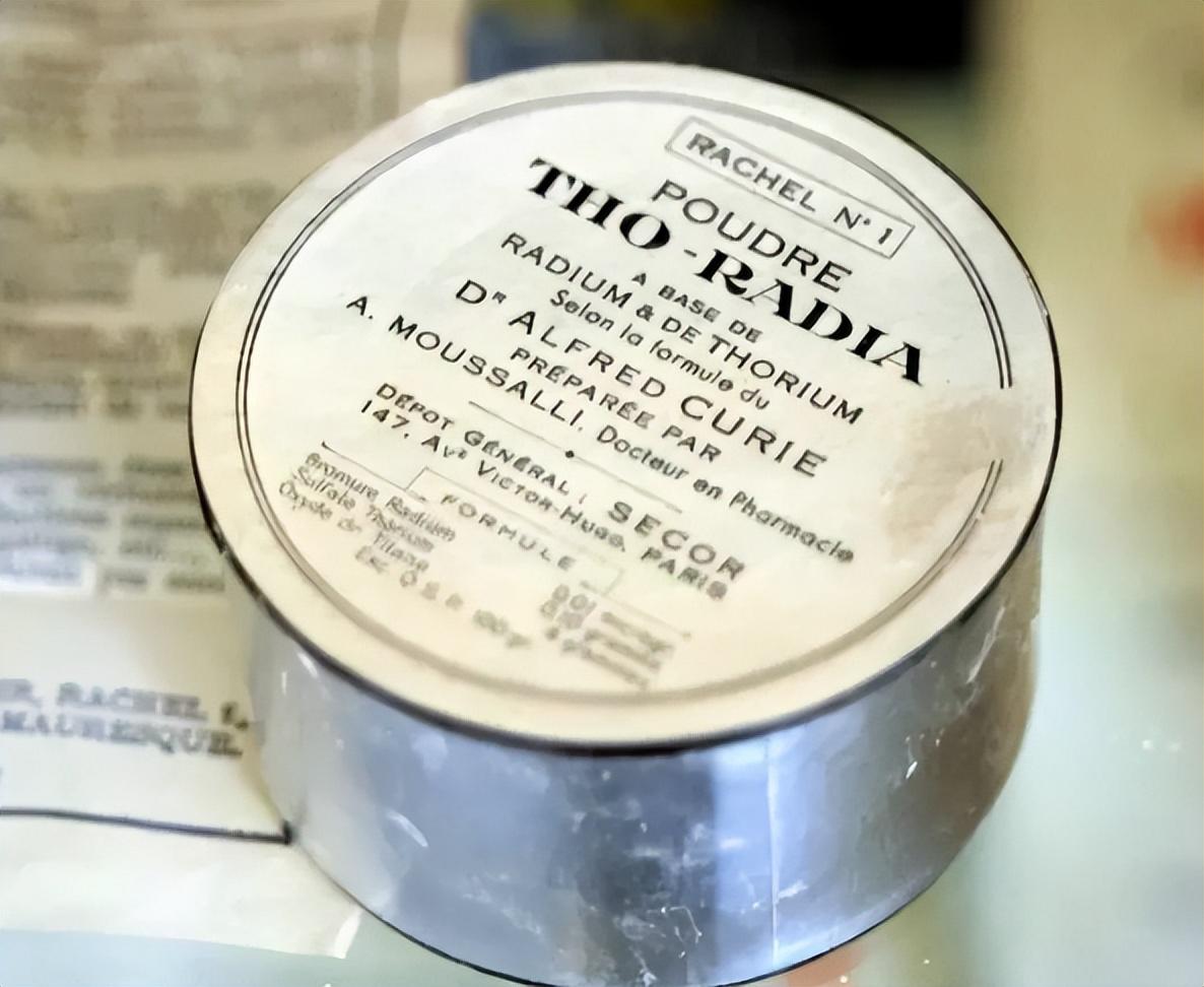 身体变异、骨头被打成马蜂窝,这些镭姑娘去世千年仍能发光