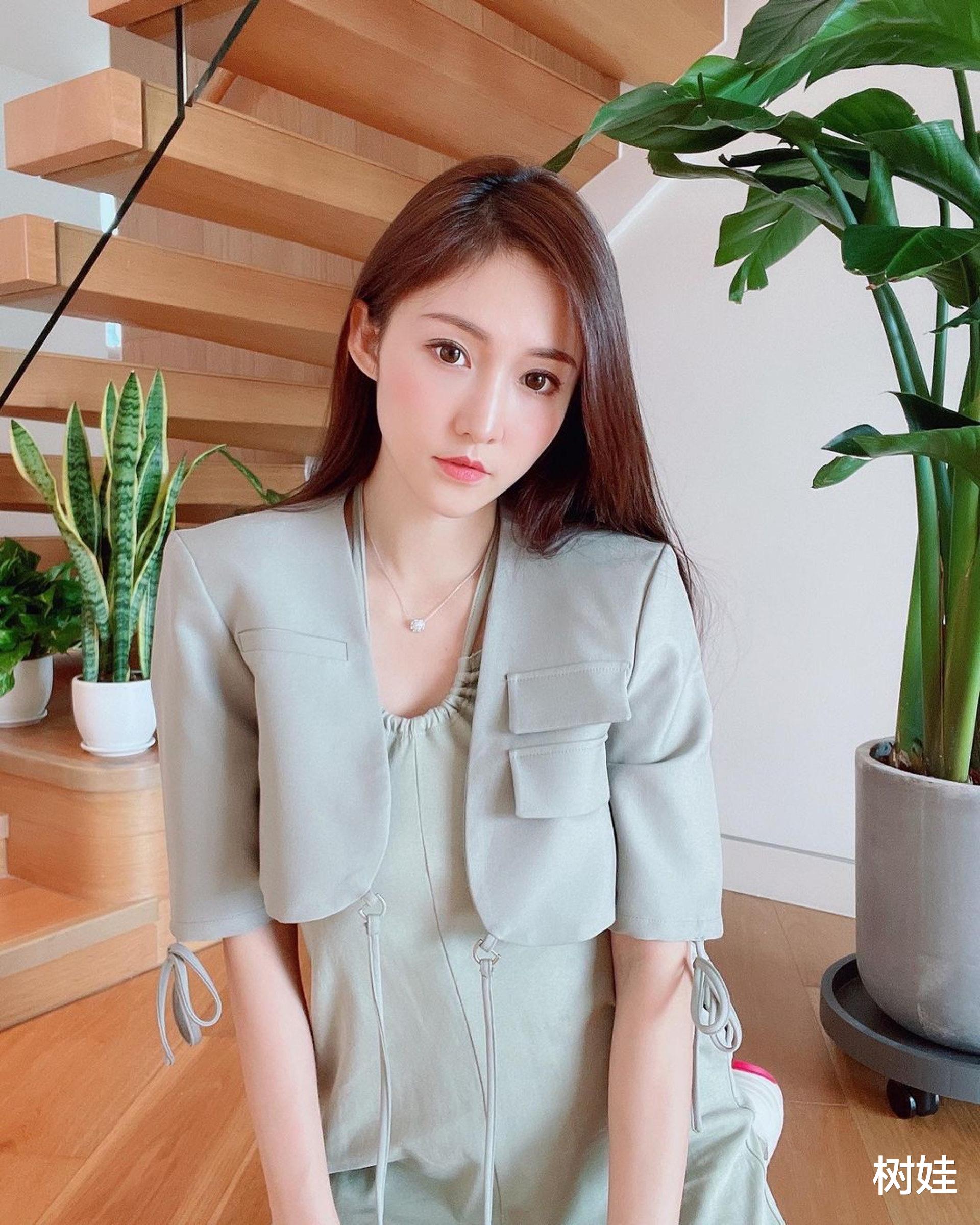 杨政龙|杨受成孙女庆生礼物摆满豪宅,准儿媳张罗拍照,生娃两年仍未结婚