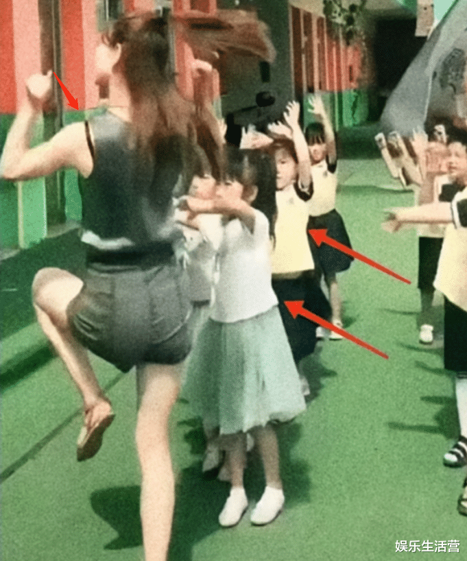 陈萌|陈萌晒200平婚房内景,穿无袖跳舞引热议,网友:陈亚男要后悔死